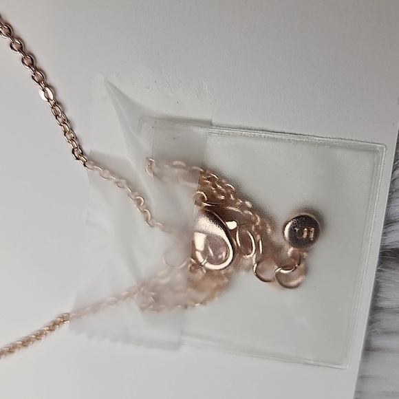 New Lauren Conrad Rosetone Necklace w/ Faux Pearl, NWT - Picture 4 of 4